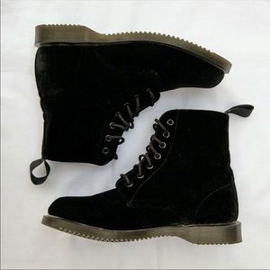 Dr Martens Evan Black Ze You Velvet Boot